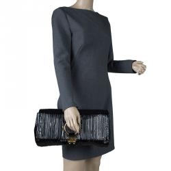 مملوكة مسبقًا جقيبة كلتش ميو ميو بليس جلد أسود لامع