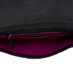 مملوكة مسبقًا جقيبة كلتش ميو ميو  بليس جلد أسود لامع