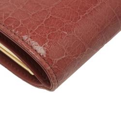 Pre Owned محفظة ميو ميو طويلة جلد نقش تمساح وردية وردي محمر