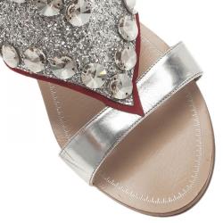 Pre Owned صندل ميو ميو جلد فضي ميتالك بقلب براق فلات مقاس 38.5