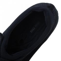 مملوكة مسبقًا حذاء رياضي ميو ميو سويدي أسود مرصع كريستال سويدي مقاس 39