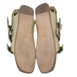 مملوكة مسبقًا حذاء فلات ميو ميو جلد بيج و كانفاس أخضر بثلاث أبازيم مقاس 39