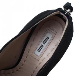 مملوكة مسبقًا حذاء بوت للكاحل ميو ميو سويدي أسود و فرو بنقشة الفهد مقاس 38