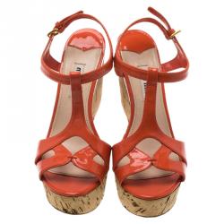 مملوكة مسبقًا صندل ميو ميو كعب روكى جلد برتقالي لامع مقاس 36