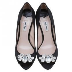 Pre Owned صندل ميو ميو بمقدمة مفتوحة مرصع جواهر ساتان أسود مقاس 40