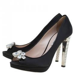 Pre Owned صندل ميو ميو بمقدمة مفتوحة مرصع جواهر ساتان أسود مقاس 40