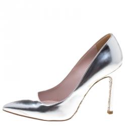 مملوكة مسبقًا حذاء كعب عالي ميو ميو مقدمة مدببة سباكيو جلد ميتالك فضي مقاس 36.5