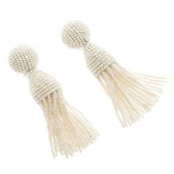 مملوكة مسبقًا أقراط أوسكار دي لارينتا كريمي بخرز وشراشيب كلبس