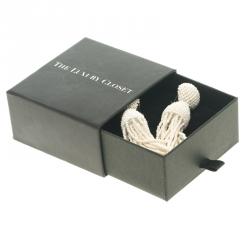 مملوكة مسبقًا أقراط أوسكار دي لارينتا كريمي بخرز وشراشيب كلبس