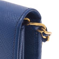 Pre Owned حقيبة كلتش برادا باندوليرا جلد سافيانو لوكس زرقاء