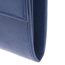 Pre Owned حقيبة كلتش برادا باندوليرا جلد سافيانو لوكس زرقاء