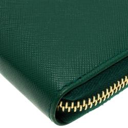 مملوكة مسبقًا محفظة برادا جلد سافيانو أخضر داكن بالشعار وسحاب محيط