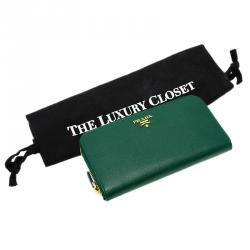 مملوكة مسبقًا محفظة برادا جلد سافيانو أخضر داكن بالشعار وسحاب محيط