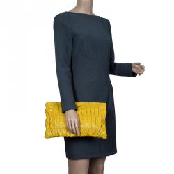 مملوكة مسبقًا حقيبة كلتش برادا غوفر شيرد جلد أصفر لامع