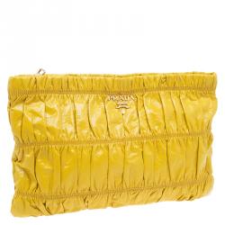 مملوكة مسبقًا حقيبة كلتش برادا غوفر شيرد جلد أصفر لامع