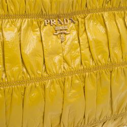 مملوكة مسبقًا حقيبة كلتش برادا غوفر شيرد جلد أصفر لامع