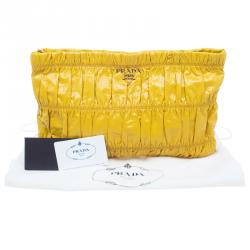 مملوكة مسبقًا حقيبة كلتش برادا غوفر شيرد جلد أصفر لامع