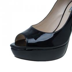 مملوكة مسبقًا Prada Black Patent Peep Toe Platform Pumps Size 36