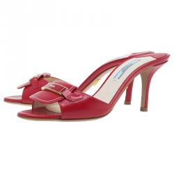 مملوكة مسبقًا صندل سلايد برادا بإبزيم جلد أحمر مقاس 35.5