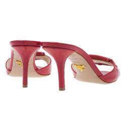 مملوكة مسبقًا صندل سلايد برادا بإبزيم جلد أحمر مقاس 35.5