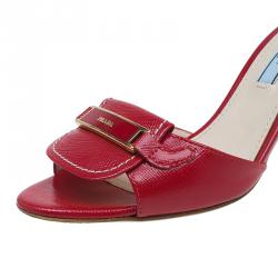 مملوكة مسبقًا صندل سلايد برادا بإبزيم جلد أحمر مقاس 35.5