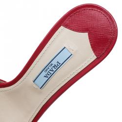 مملوكة مسبقًا صندل سلايد برادا بإبزيم جلد أحمر مقاس 35.5