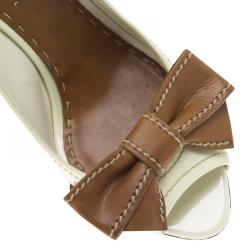 Pre Owned صندل برادا فتحة كعب فيونكة جلد ثنائي اللون مقاس 37