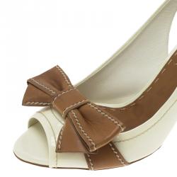 Pre Owned صندل برادا فتحة كعب فيونكة جلد ثنائي اللون مقاس 37