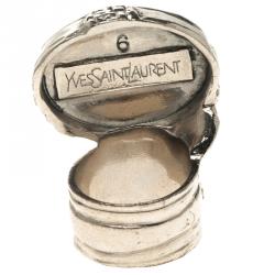 مملوكة مسبقًا خاتم سان لوران باريس أرتي فضي اللون مقاس 52