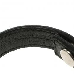 مملوكة مسبقًا سوار سان لوران باريس بادج شهير جلد أسود 16 سم