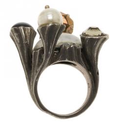 مملوكة مسبقًا خاتم سان لوران شادو كراون قشرة لؤلؤ صناعي فضي