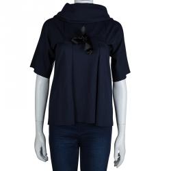 مملوكة مسبقًا توب سان لوران باريس تريكو أزرق كحلي برقبة كبيرة وفيونكة M