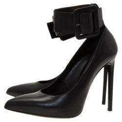 مملوكة مسبقًا حذاء سان لوران باريس أسكاربين جلد أسود بحزام للكاحل مقاس 40