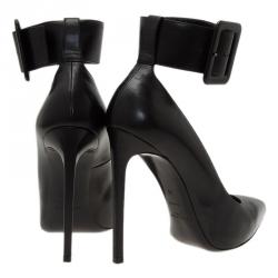 مملوكة مسبقًا حذاء سان لوران باريس أسكاربين جلد أسود بحزام للكاحل مقاس 40