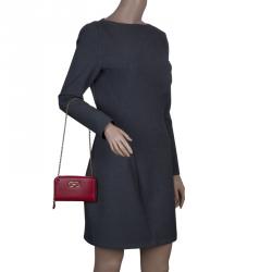 Pre Owned محفظة سالفاتوري فيراغامو دابل غانشو بسحاب دائري وسلسلة جلد حمراء