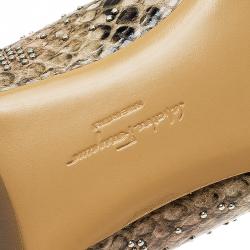 Pre Owned حذاء باليرينا فلات سالفاتوري فيراغامو فارينا جلد نقشة الثعبان بيج بفيونكة ومرصع مقاس 40.5