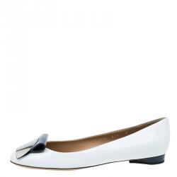 مملوكة مسبقًا Salvatore Ferragamo White Patent Metal Plaque Ballet Flats Size 39.5