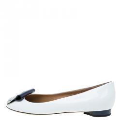 مملوكة مسبقًا Salvatore Ferragamo White Patent Metal Plaque Ballet Flats Size 39.5