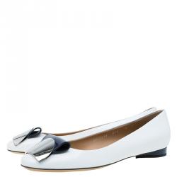 مملوكة مسبقًا Salvatore Ferragamo White Patent Metal Plaque Ballet Flats Size 39.5