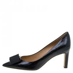 مملوكة مسبقًا Salvatore Ferragamo Black Croc Embossed Leather Mimi Bow Pumps Size 40.5
