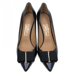 مملوكة مسبقًا Salvatore Ferragamo Black Croc Embossed Leather Mimi Bow Pumps Size 40.5