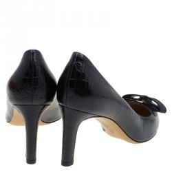 مملوكة مسبقًا Salvatore Ferragamo Black Croc Embossed Leather Mimi Bow Pumps Size 40.5