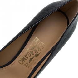 مملوكة مسبقًا Salvatore Ferragamo Black Croc Embossed Leather Mimi Bow Pumps Size 40.5