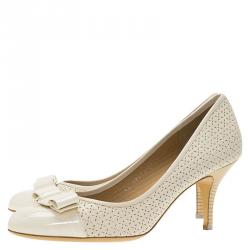مملوكة مسبقًا Salvatore Ferragamo Cream Cutout Leather Carla Vara Bow Pumps Size 40.5