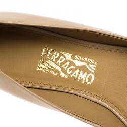 Pre Owned حذاء فلات سالفاتوري فيراغامو فلاما كي هول جلد بيج مقاس 39.5