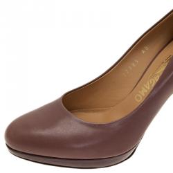 مملوكة مسبقًا Salvatore Ferragamo Purple Leather Platform Pumps Size 37.5