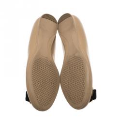 مملوكة مسبقًا حذاء باليرينا فلات سالفاتوري فيراغامو نينا كانغارو جلد بيج بفيونكة مقاس 40.5