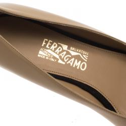 مملوكة مسبقًا حذاء باليرينا فلات سالفاتوري فيراغامو نينا كانغارو جلد بيج بفيونكة مقاس 40.5