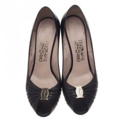 مملوكة مسبقًا Salvatore Ferragamo Black Leather Fiberia Peep Toe Pumps Size 40
