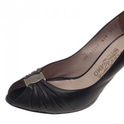 مملوكة مسبقًا Salvatore Ferragamo Black Leather Fiberia Peep Toe Pumps Size 40